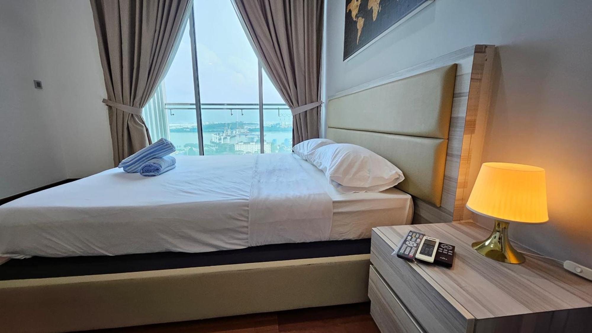 Paragon Suites Studios With Private Jacuzzi Near Ciq Rts Johor Bahru Dış mekan fotoğraf