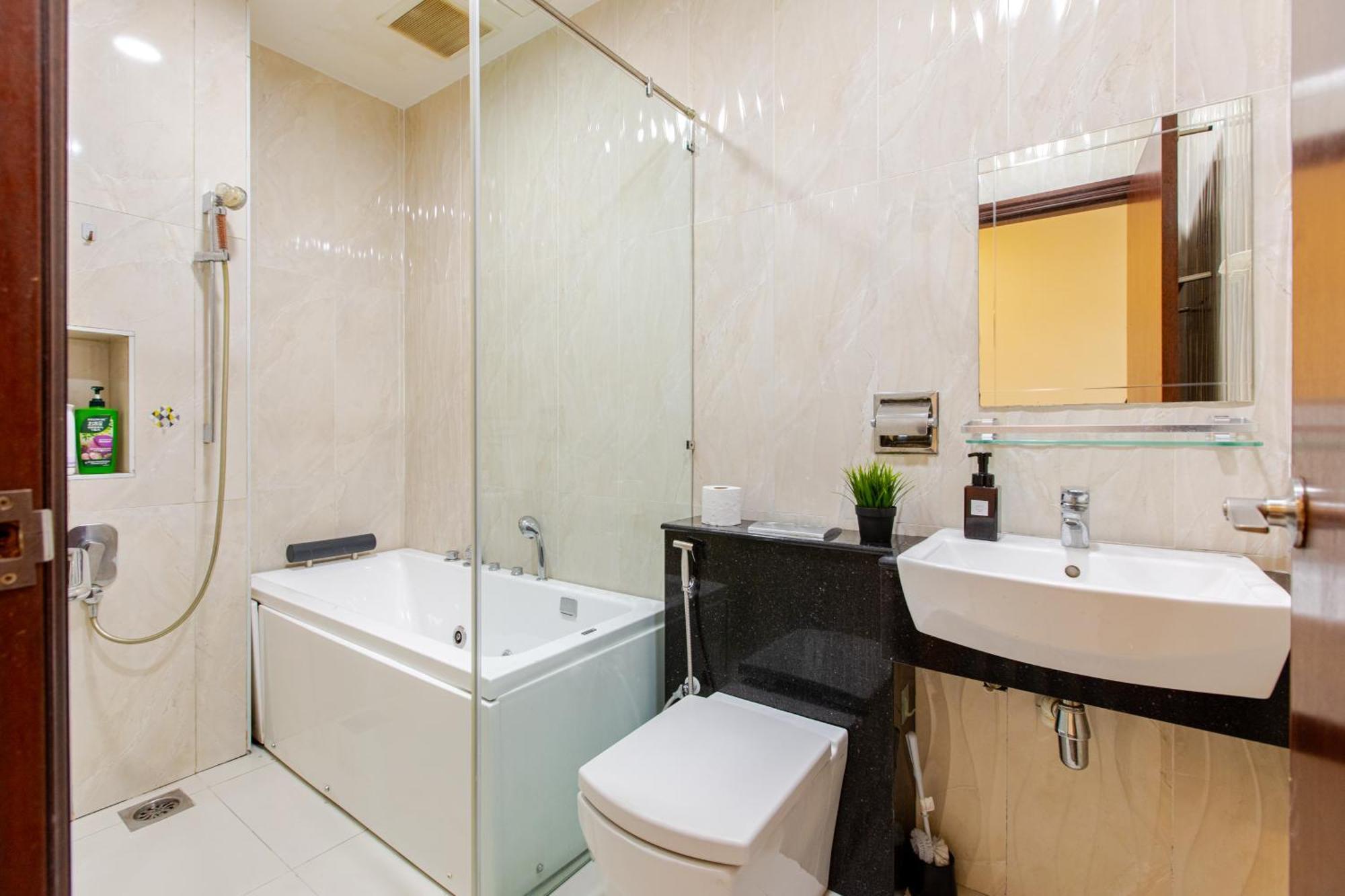 Paragon Suites Studios With Private Jacuzzi Near Ciq Rts Johor Bahru Dış mekan fotoğraf
