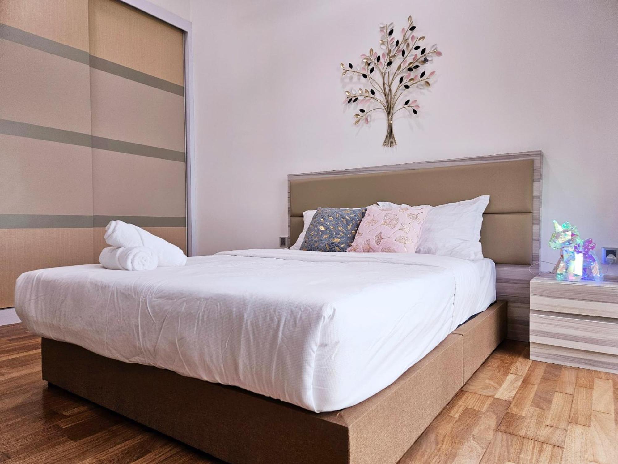Paragon Suites Studios With Private Jacuzzi Near Ciq Rts Johor Bahru Dış mekan fotoğraf